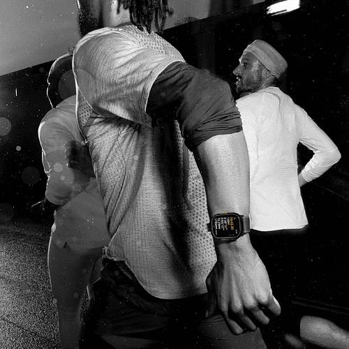 Apple Watch Ultra 2 2024 GPS + Cellular 49mm Natural Titanium Case with Natural Titanium  Milanese Loop - L