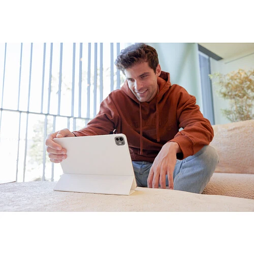 Чехол uBear Touch case для iPad Pro 11" (M4 | M5), магнитный, soft-touch, белый